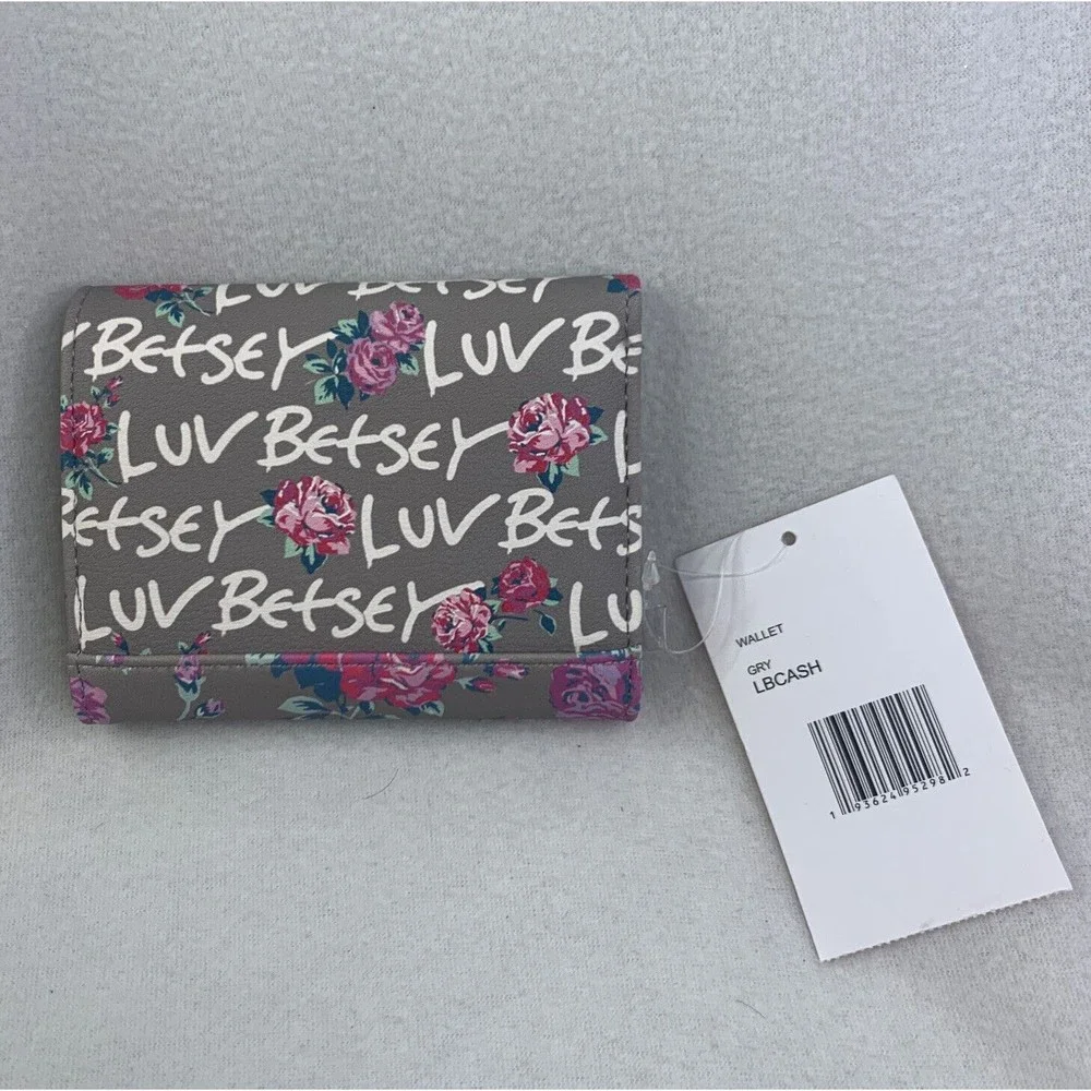 Betsey Johnson Short Tri-Fold Card Wallet Gray With White Graffiti Lettering NWT